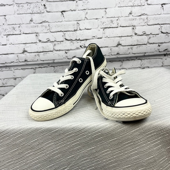 Converse Chuck Taylor all star black low top Kids shoes, size 1 - Picture 2 of 9